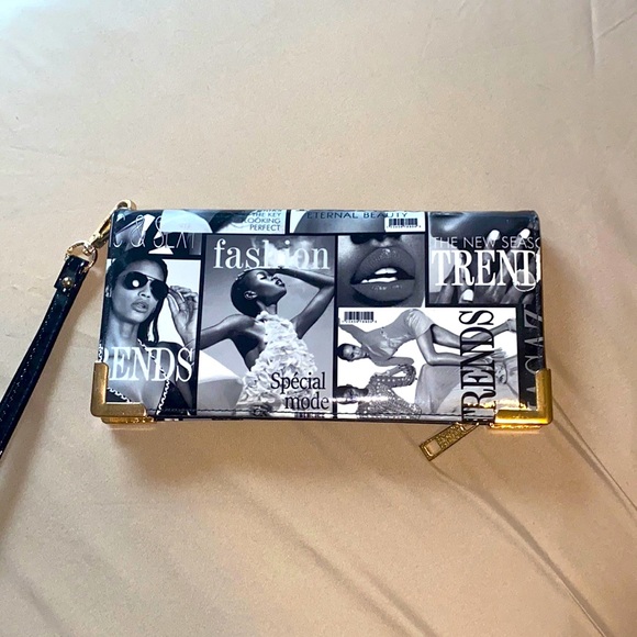 Handbags - Black and white fashion clutch.